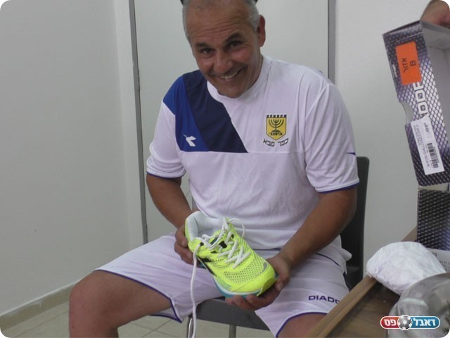 ויתר על הכפכפים. דני סויסה  (שקד מורג)